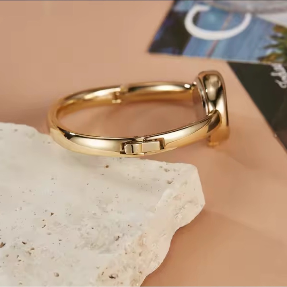 Baignoire Gold Oval Watch with Black Dial - Picture 4 of 7